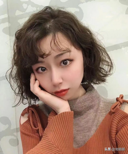 烫哪种头发好看(烫什么样的头发好看女生)插图10