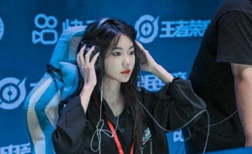 kpl赛场唯一一个女选手(kpl女实习生真实身份)插图