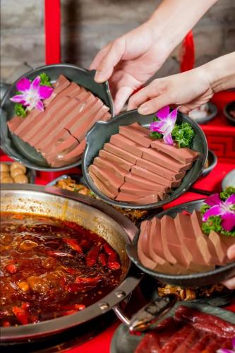 青岛牛油火锅排名前十(牛油火锅底料哪个牌子好吃)插图2