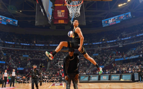 美国扣篮历史排名前十(nba历史十大扣篮)