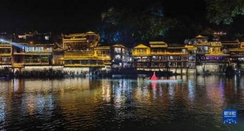 湖南凤凰城旅游(凤凰古城现在收门票吗)插图2