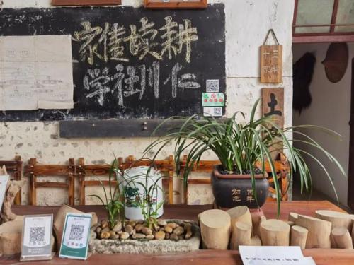 韶关单间餐厅排名前十(餐厅单间红色墙面)插图48