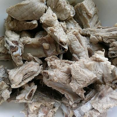糖醋排骨的做法图解(油炸糖醋排骨的做法)插图2