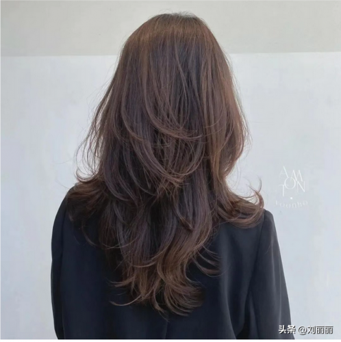烫什么发型好看(2024好看发型)插图14