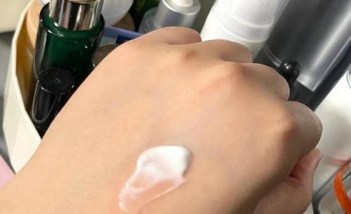 赫莲娜眼霜(hr高光眼霜好用吗)插图6