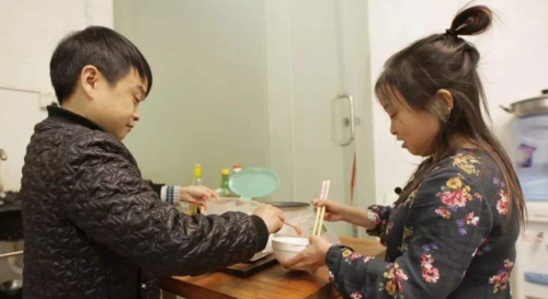 袖珍人朱洁(袖珍人和侏儒人的区别)插图49