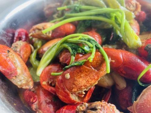 大龙虾怎么做(2斤澳龙整只清蒸做法)插图