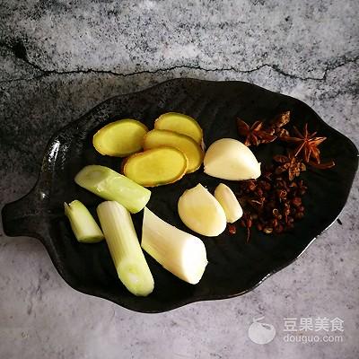 糖醋排骨的做法图解(油炸糖醋排骨的做法)插图3
