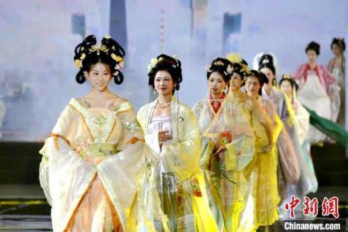 福州汉服公司排名前十(古风薄纱抹胸汉服)插图