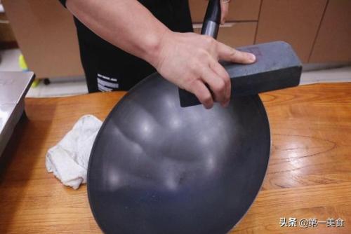 不生锈的铁锅(口碑最好的不粘铁锅)插图2