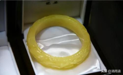 玉镯在哪里买比较靠谱(不懂玉的人怎么买玉镯)插图1