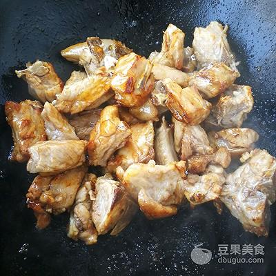 糖醋排骨的做法图解(油炸糖醋排骨的做法)插图5