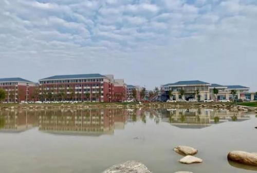 漯河医专(漯河医学高等专科学校)插图1
