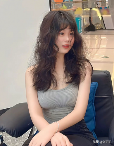 烫哪种头发好看(烫什么样的头发好看女生)插图8
