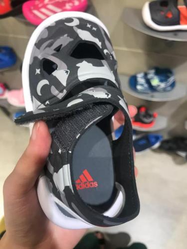 儿童凉鞋牌子排名前十(小孩凉鞋十大品牌)插图34
