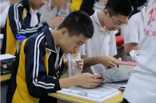 衡水复读学费排名前十(衡水复读一年费用)插图6
