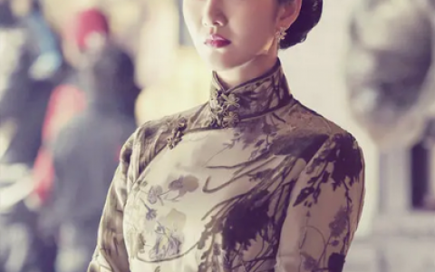 中国旗袍美女(美女老师穿黑色丝绒长裙)