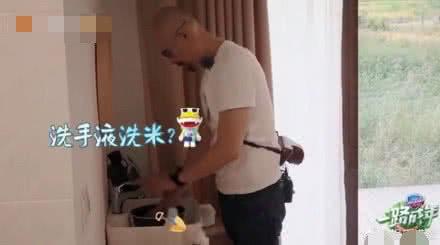 小爸爸穿帮镜头(搞笑的穿帮镜头)插图2