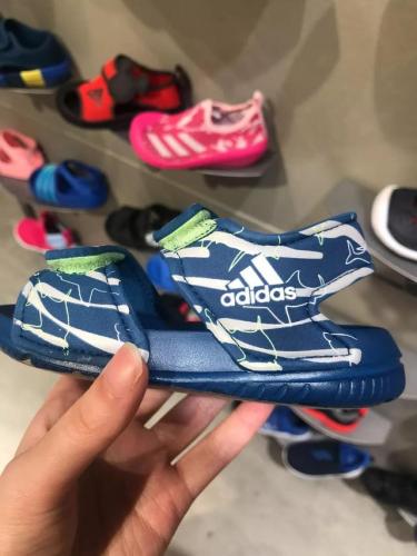 儿童凉鞋牌子排名前十(小孩凉鞋十大品牌)插图32