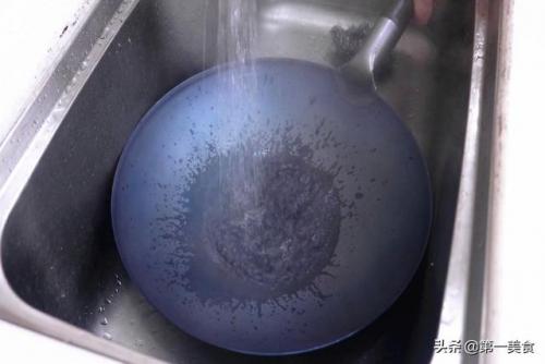 不生锈的铁锅(口碑最好的不粘铁锅)插图5