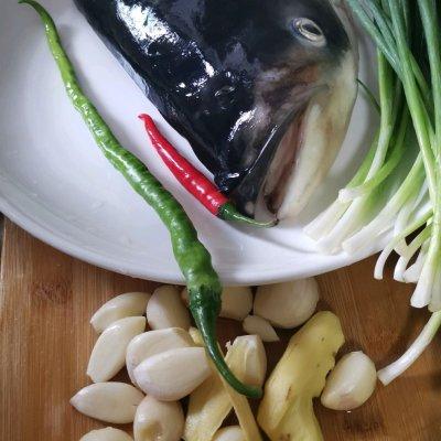 蒸鱼头的做法(大鱼头怎么炖好吃又简单)插图1