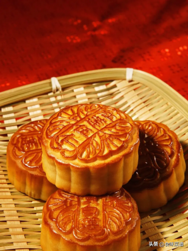 莲香楼月饼(广州莲香楼什么产品最有名)插图1