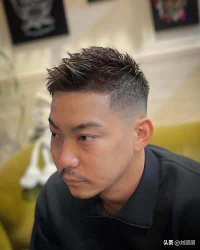 现在流行什么发型男(最近流行男发型)插图2