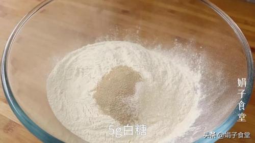 花卷的卷法(一根筷子做6种花卷)插图3