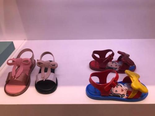 儿童凉鞋牌子排名前十(小孩凉鞋十大品牌)插图15