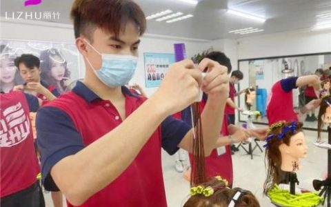 怎么样使用卷发棒(卷发棒卷头发教程)
