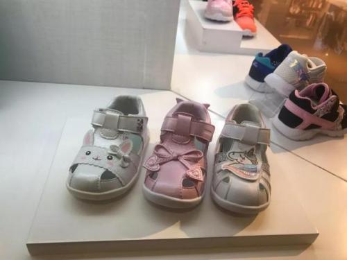儿童凉鞋牌子排名前十(小孩凉鞋十大品牌)插图8
