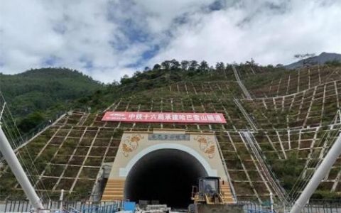滇藏铁路(滇藏铁路香邦段开工)