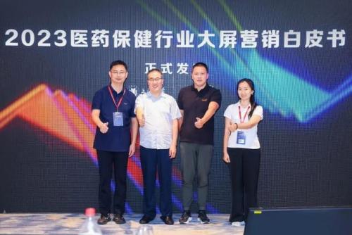 狮马龙活络油(黄道益和狮马龙功效一样吗)插图