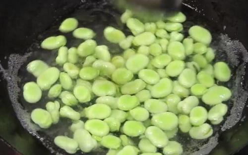 胡豆的做法(干蚕豆怎么炒才酥脆)插图2