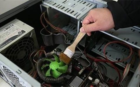 电脑清理灰尘(电脑清灰工具哪里有卖)