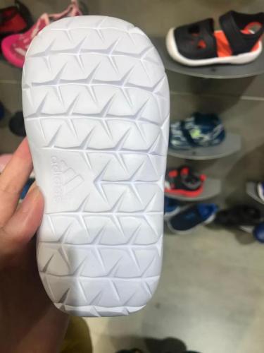 儿童凉鞋牌子排名前十(小孩凉鞋十大品牌)插图35