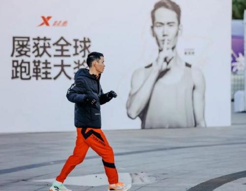 顶级跑鞋竞赛排名前十(顶级跑鞋排名前十名)插图7
