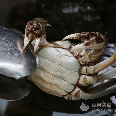 清蒸大闸蟹的做法步骤(大闸蟹的正确蒸法)插图3