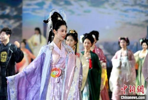 福州汉服公司排名前十(古风薄纱抹胸汉服)插图3