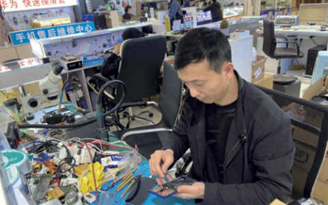 换手机屏幕多少钱(华为手机维修点地址查询)