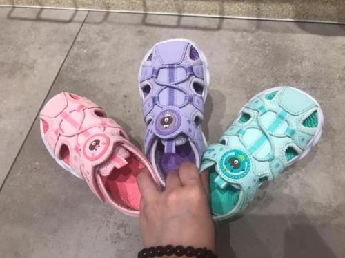 儿童凉鞋牌子排名前十(小孩凉鞋十大品牌)插图40