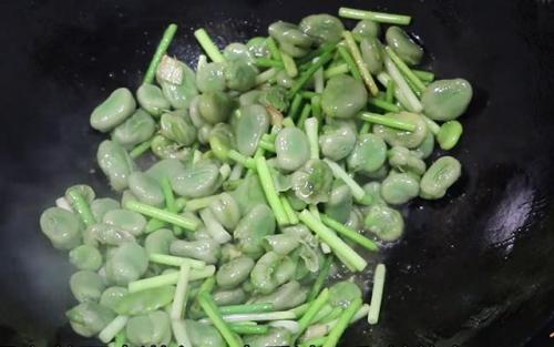 胡豆的做法(干蚕豆怎么炒才酥脆)插图3