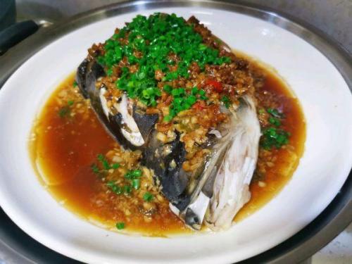蒸鱼头的做法(大鱼头怎么炖好吃又简单)插图