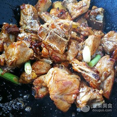糖醋排骨的做法图解(油炸糖醋排骨的做法)插图6