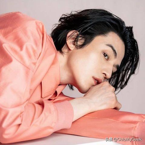 韩国潮男排名前十(韩国最流行的发型男生)插图17
