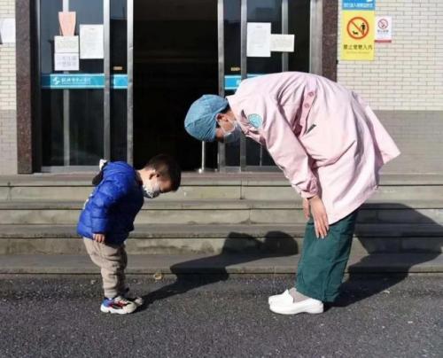 小男孩图片(小男孩图片可爱)插图