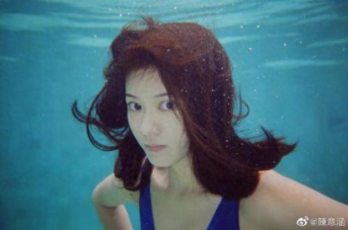 十大憋气美女排行榜图片(外国美女牛奶罐憋气28分钟)插图