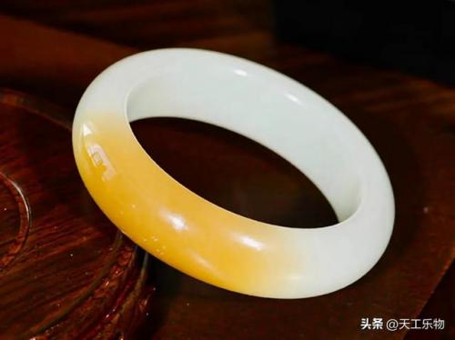 和田玉镯子(和田玉手镯价格一般多少)插图4