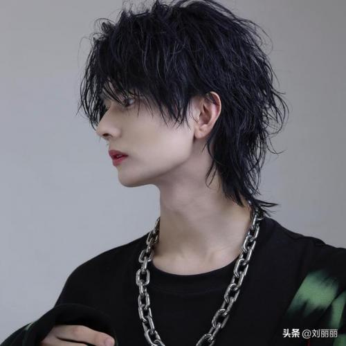 最流行的男发型(男士最新发型图片2023)插图12