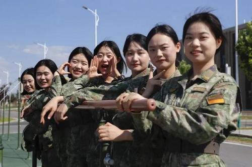 女兵谣歌词(当那天来临时 军歌歌词)插图